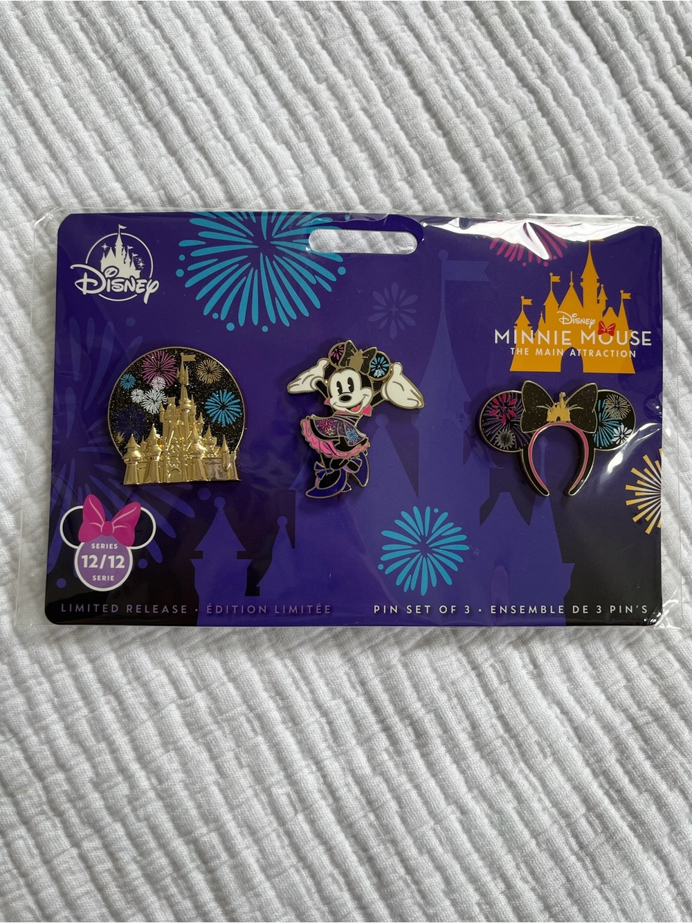 Minnie Mouse: The Main Attraction Pin Set – Nighttime Fireworks & Castle Finale